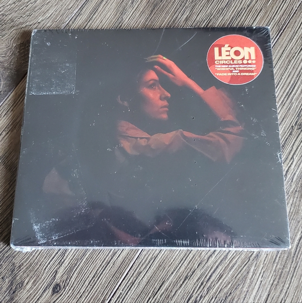 Leon - Circles CD